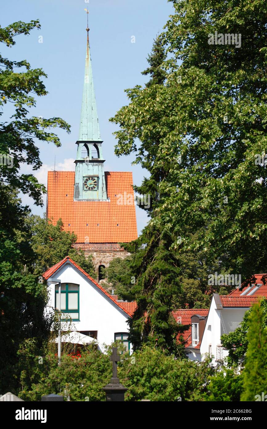 Houses, Sankt Cyriakuskirche, Bruchhausen-Vilsen, Lower Saxony, Germany, Europe Stock Photo
