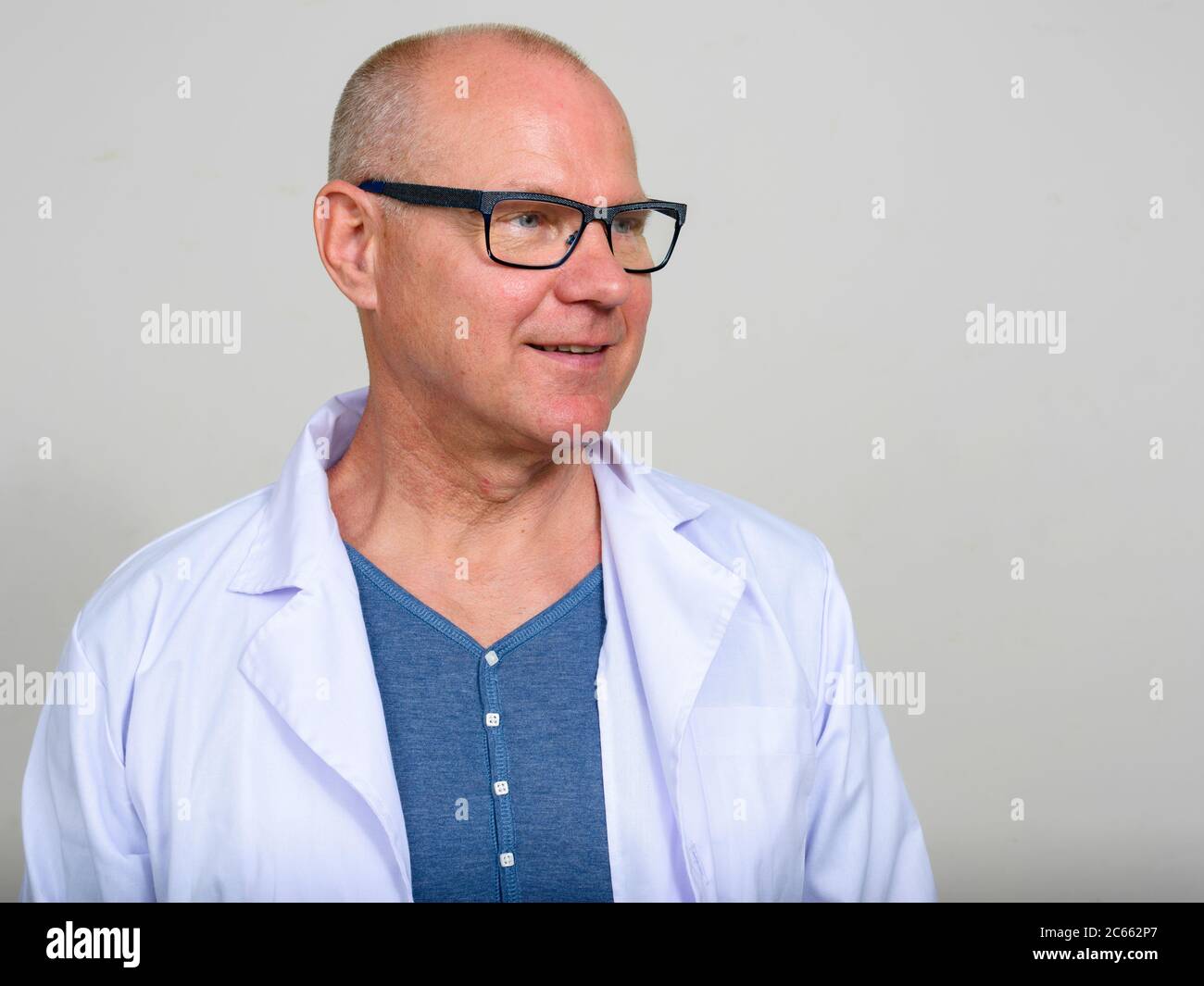 Portrait of mature handsome man doctor with eyeglasses Stock Photo - Alamy