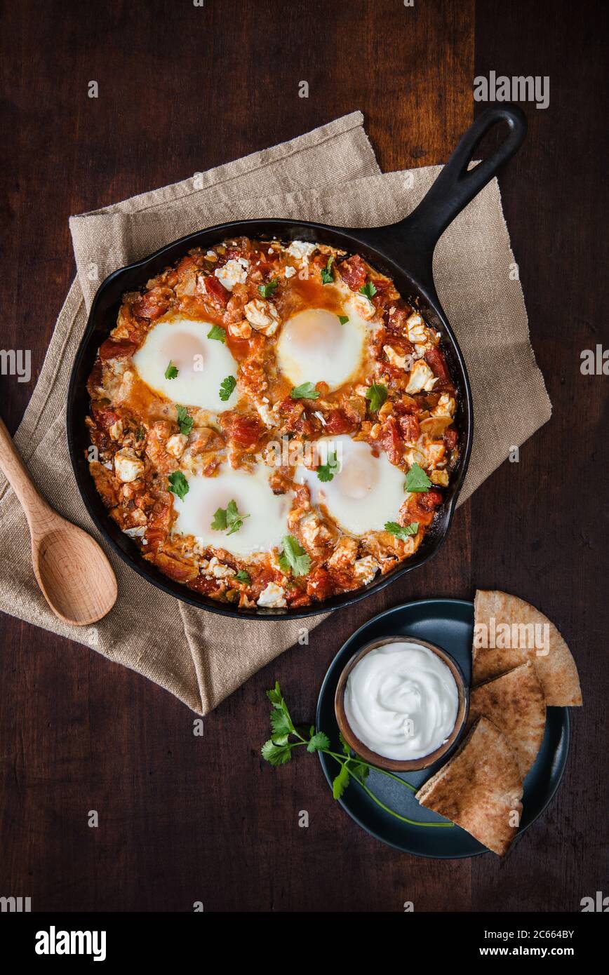 Cast iron skillet with Shakshuka eggs Stock Photo Alamy