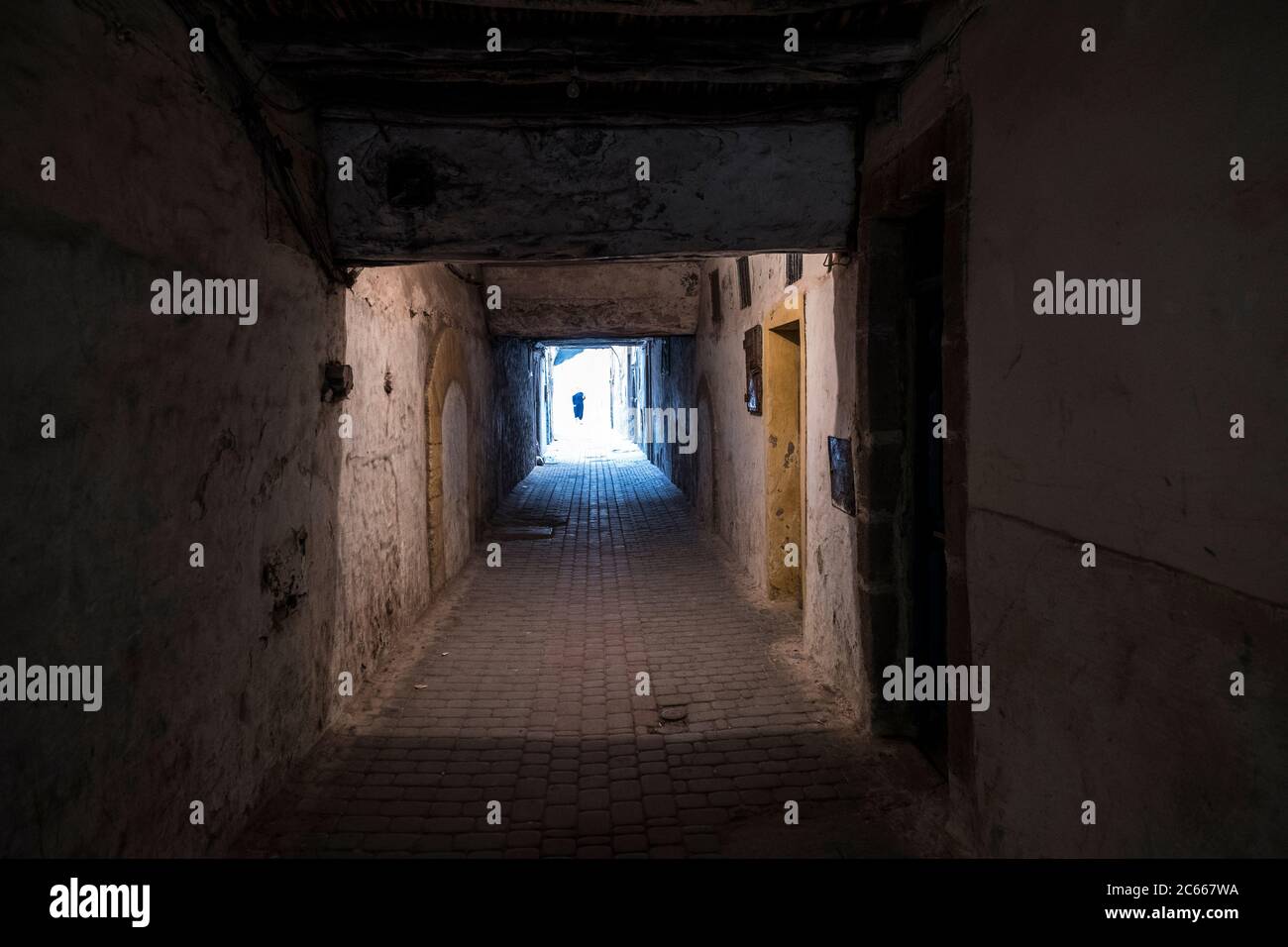 Bright street light in the dark hi-res stock photography and images - Alamy