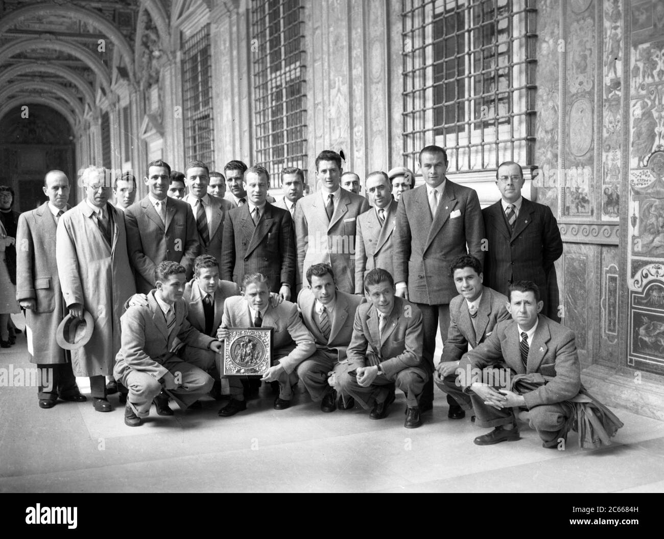 Vatican City - Pope Pius XII  with The Genoa Football team  - 27 Marzo 1948 Stock Photo