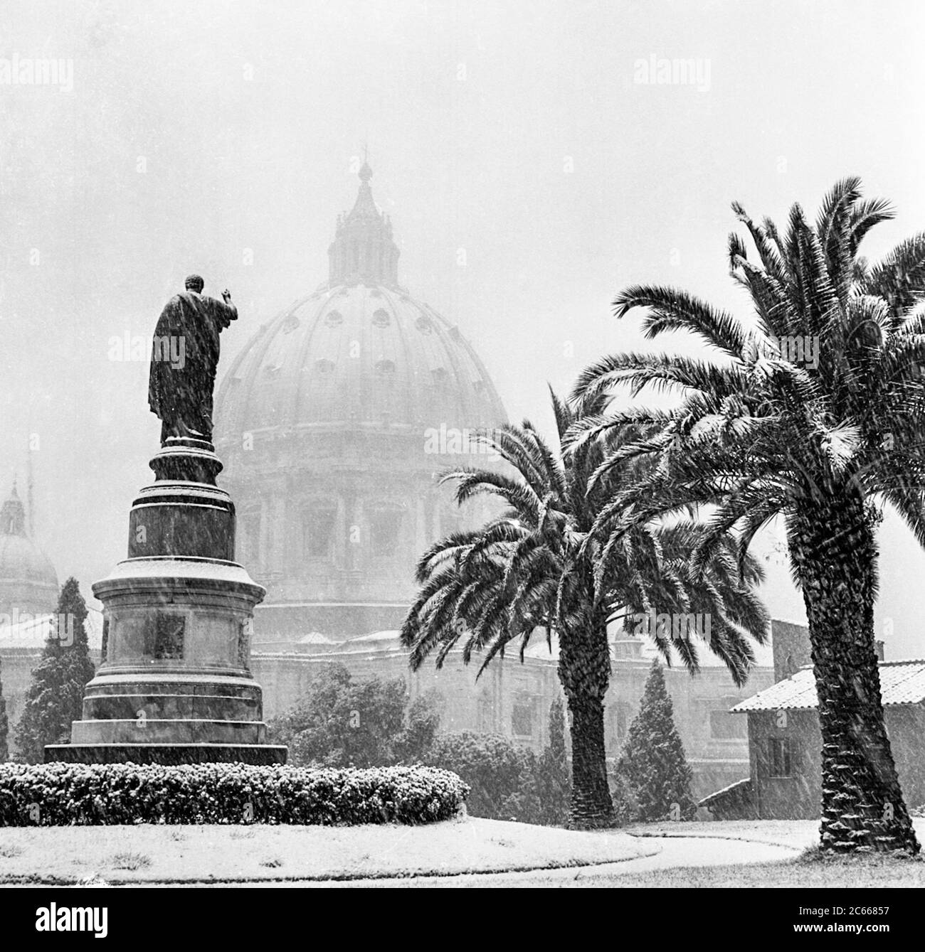 Vatican City The snowfall of February 2, 1956 in the Vatican during the pontificate of Pius XII Stock Photo