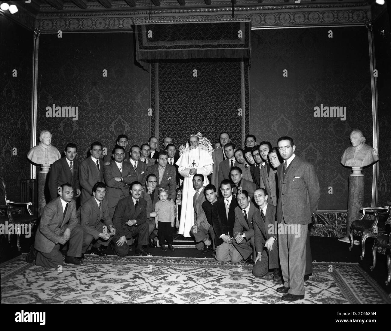 Vatican City -Pope Pius XII and the Lucca football team - 25/1/1948 Stock Photo