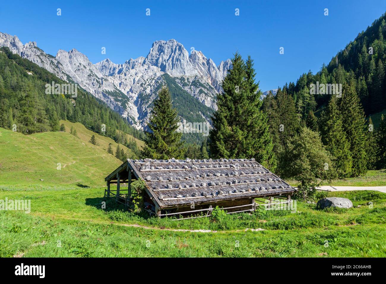 Almhutte Rundumkaser On The Bindalm In The Klausbach Valley Behind It The Millhorns Of The Reiter Alm Ramsau Berchtesgaden Alps Berchtesgadener Land Upper Bavaria Bavaria Southern Germany Germany Europe Stock Photo