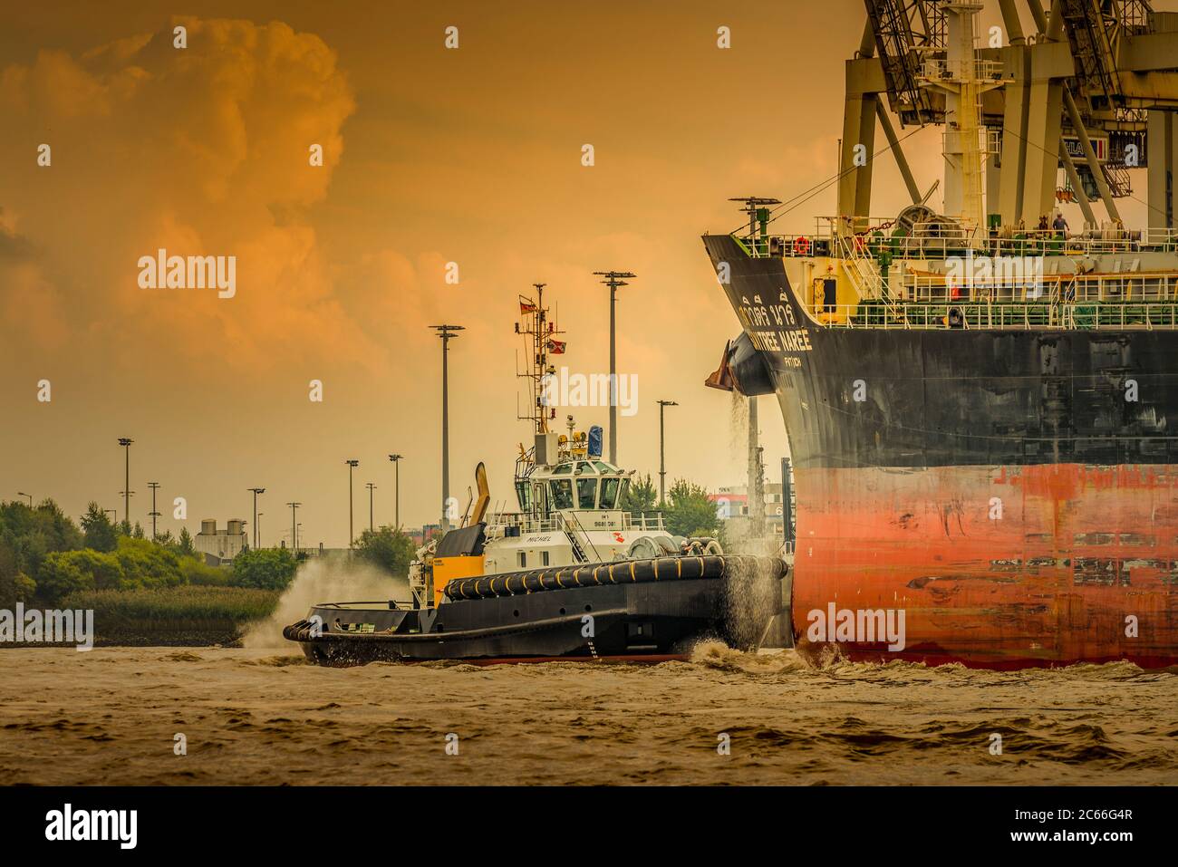 Germany, Hamburg, Övelgönne, Elbe River, port, container terminal, HHLA Hamburger Hafen und Logistik AG, Burchardkai Wharf, tanker Stock Photo