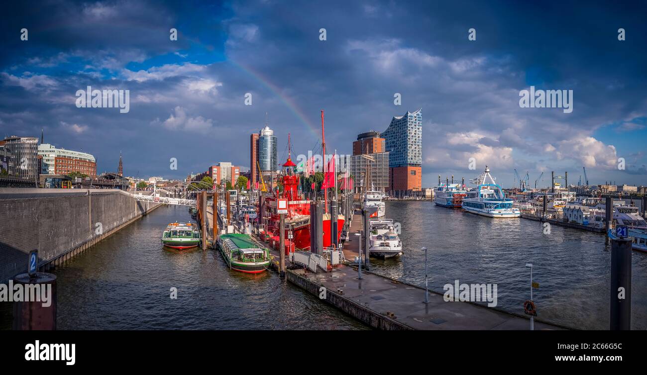 Germany, Hamburg, port, Speicherstadt (warehouse district), HafenCity, Übersee Bridge, lightship, Elbphilharmonie Concert Hall Stock Photo