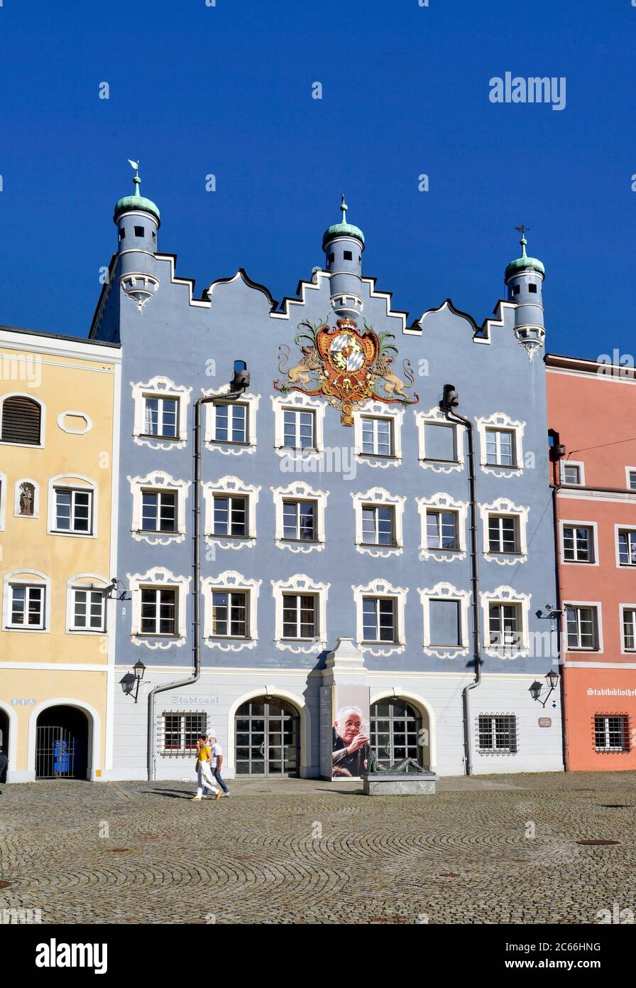 Germany, Bavaria, Upper Bavaria, Altötting (district), Burghausen, Old Town, historic government building during the Electorate of Bavaria Era, now 'Stadtsaal' (event hall) Stock Photo