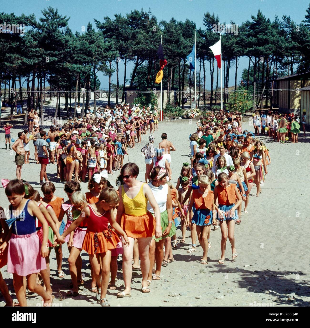 GDR, summer, children's holiday camp of IG Wismut (mining trade union) at Binz on the island of Rügen, preparing for the Neptune Festival together with children from the Polish People's Republic Stock Photo