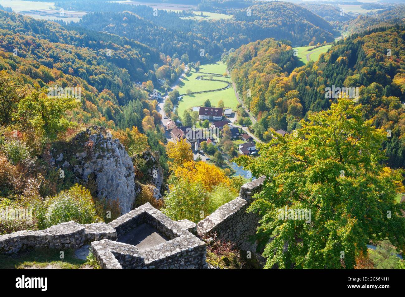 View from the Hohengundelfingen ruins into the Lautertal valley in autumn, Swabian Jura, Baden-Württemberg, Germany Stock Photo