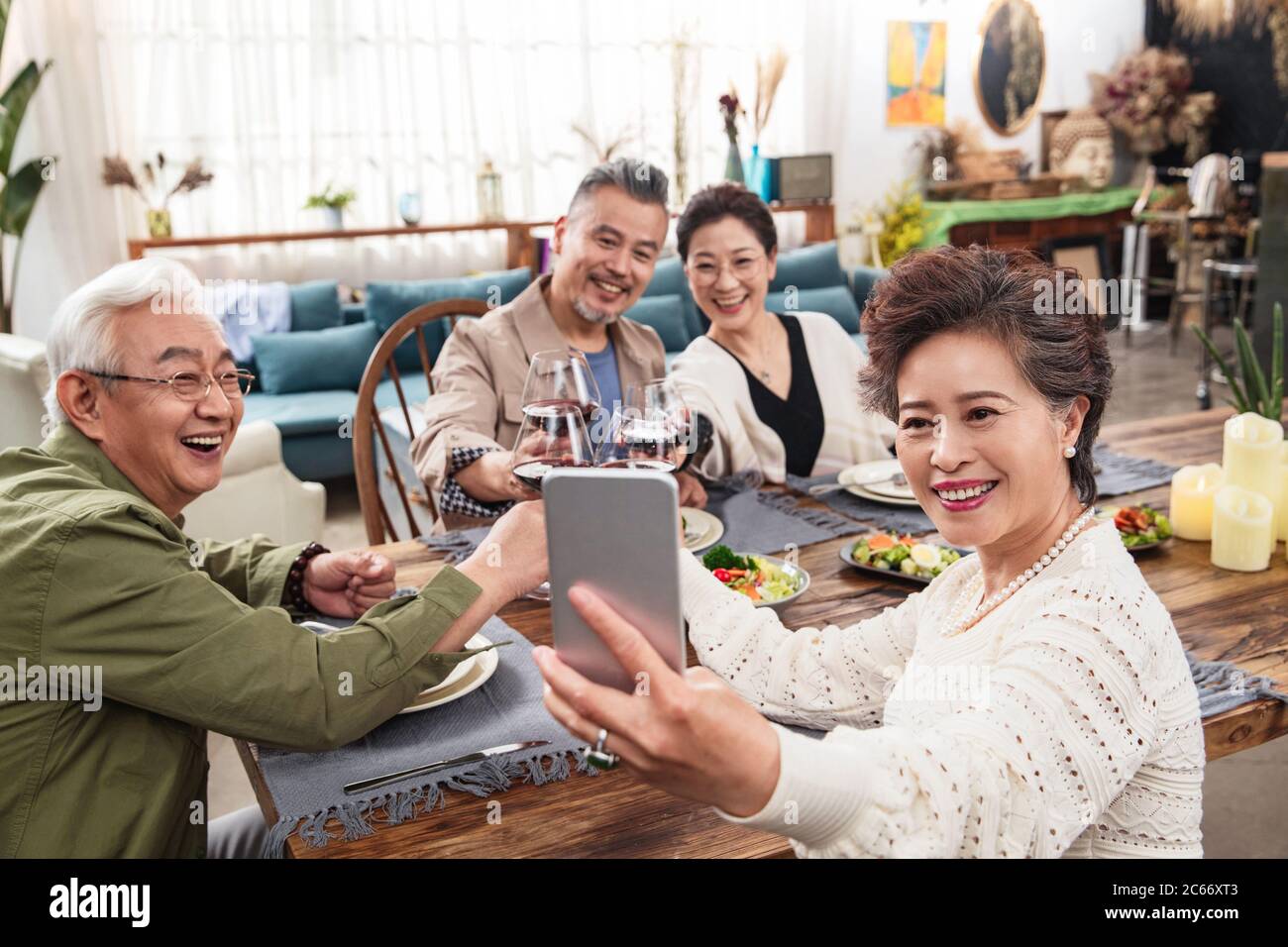 Dinner in old people with mobile phones Stock Photo - Alamy