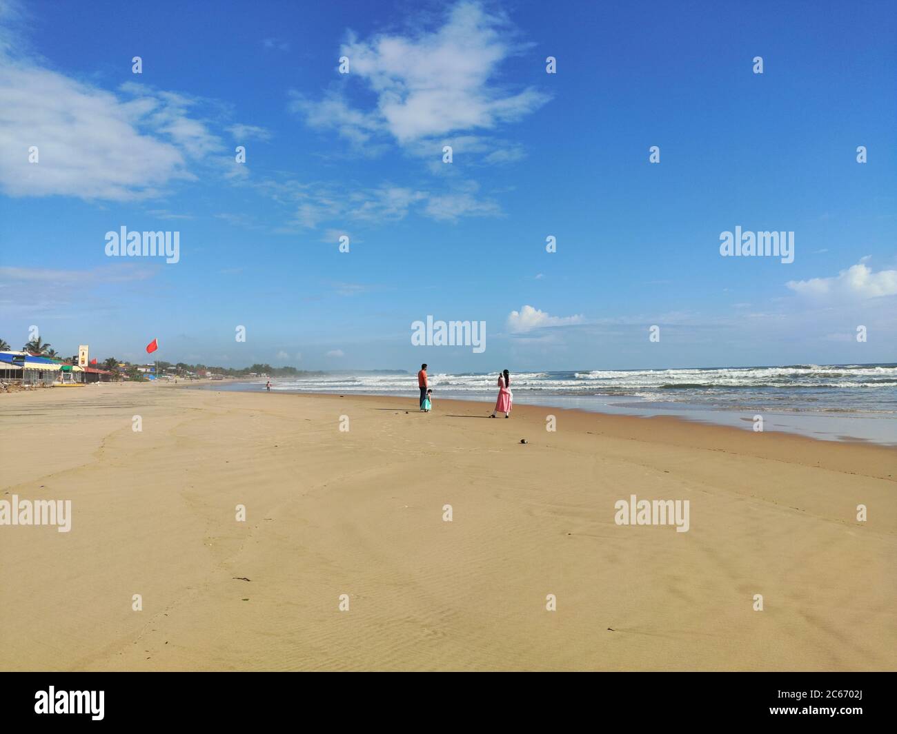 Asian family at the beach hi-res stock photography and images - Alamy