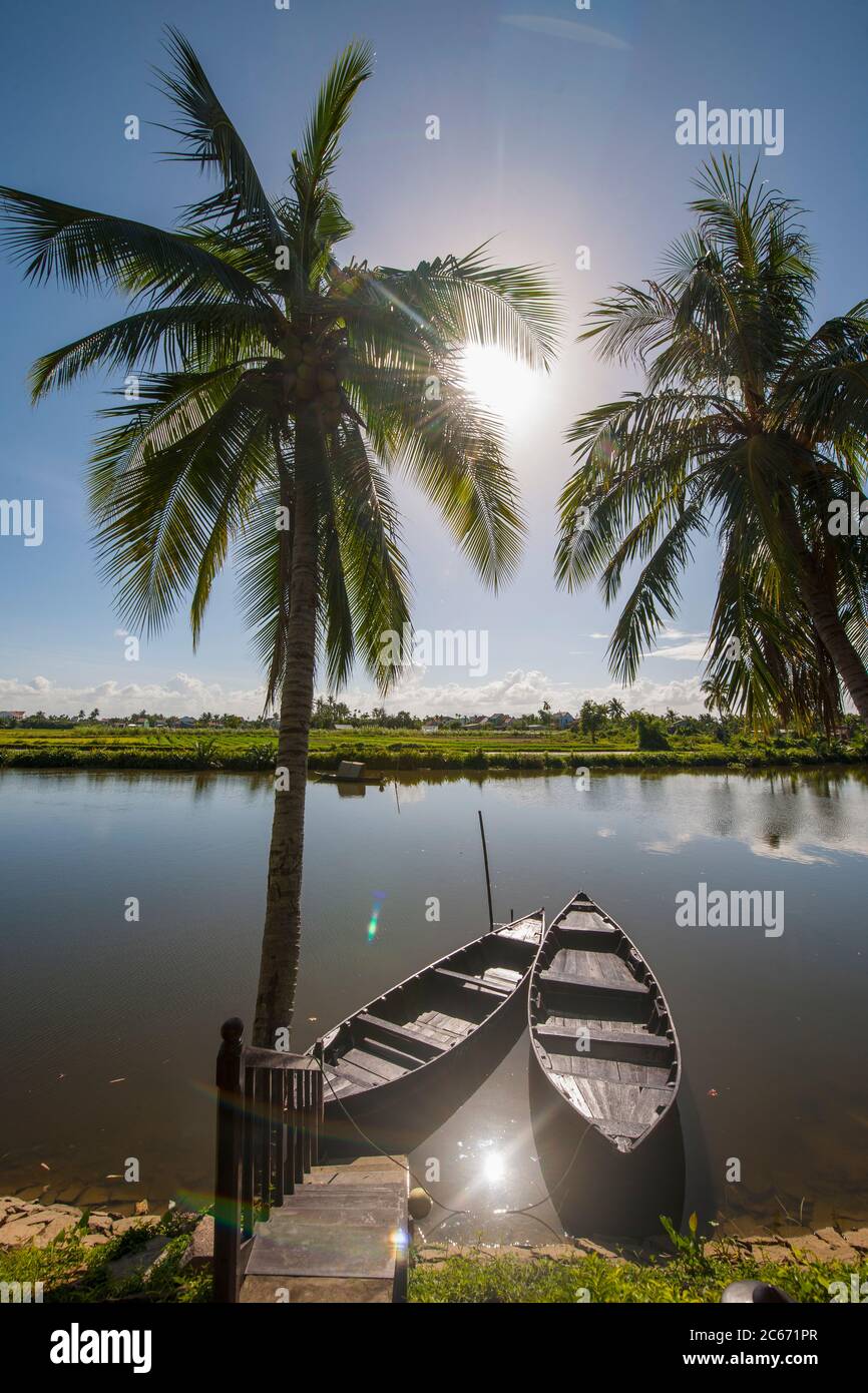 Two fishing boats parked hi-res stock photography and images - Alamy