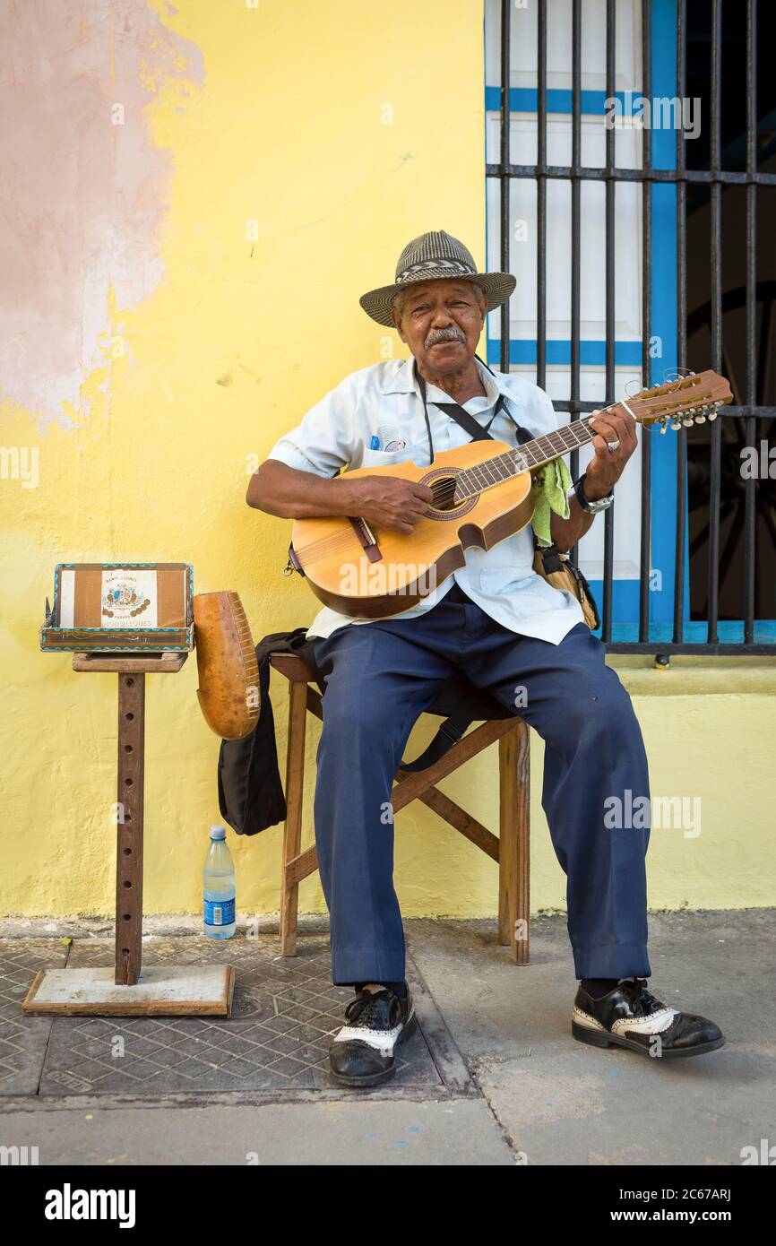 Elderly man playing traditional cuban music in Old Havana Stock Photo