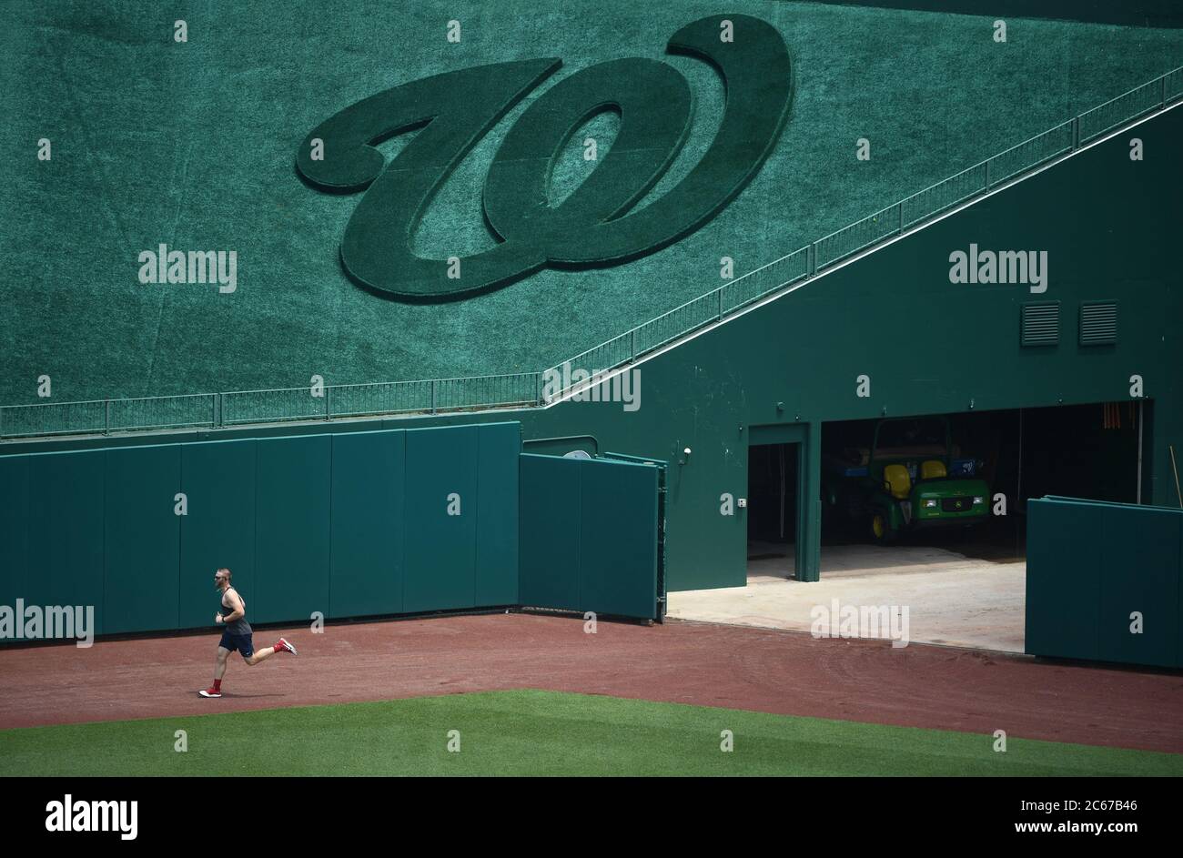 Chicago Cubs Javier Baez throws prior to the Cubs game against the White  Sox at Wrigley Field in Chicago Illinois on July 24, 2017. Photo by Aaron  Josefczyk/UPI Stock Photo - Alamy