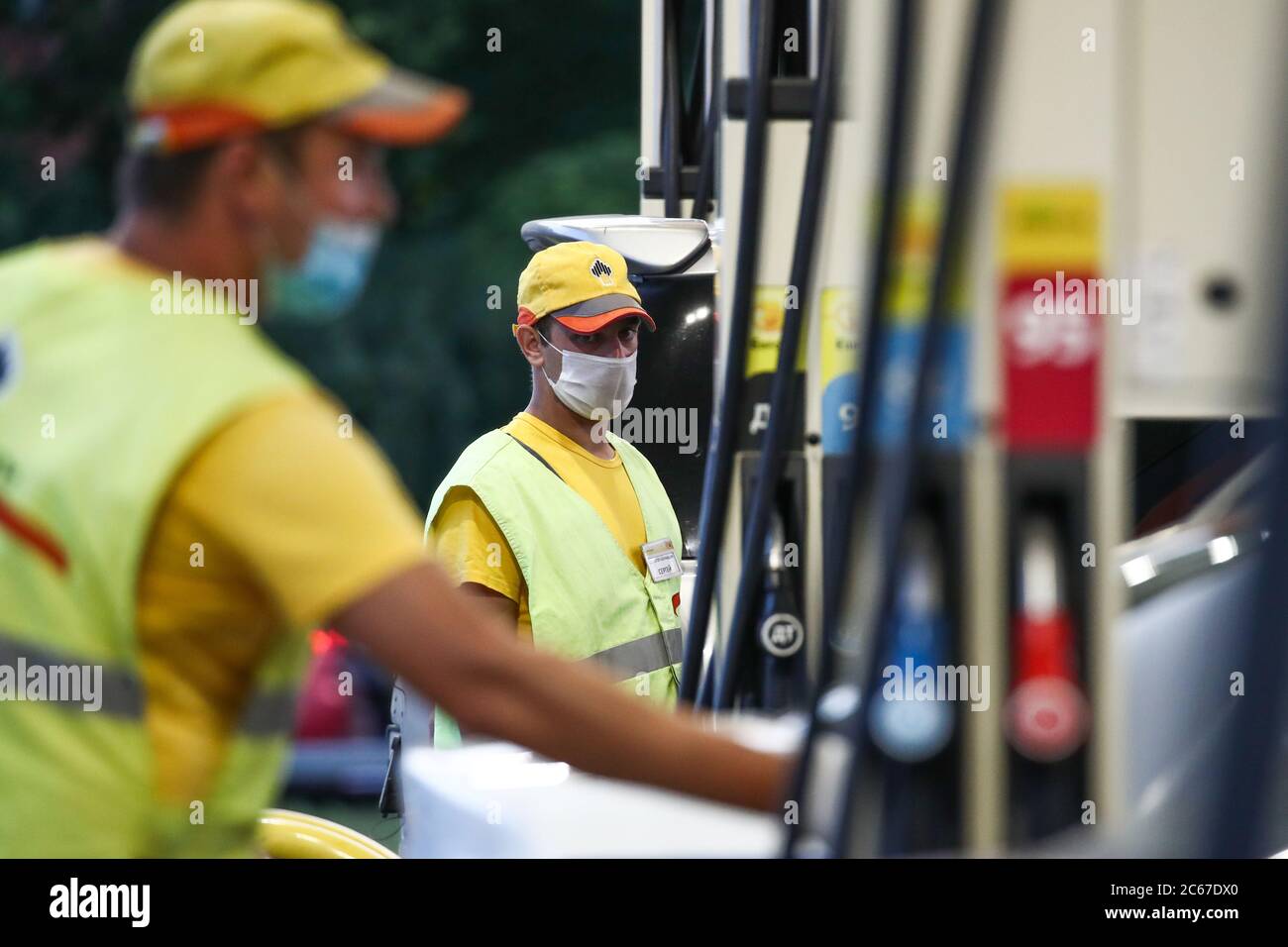 Gas Station Attendants High Resolution Stock Photography and Images Alamy
