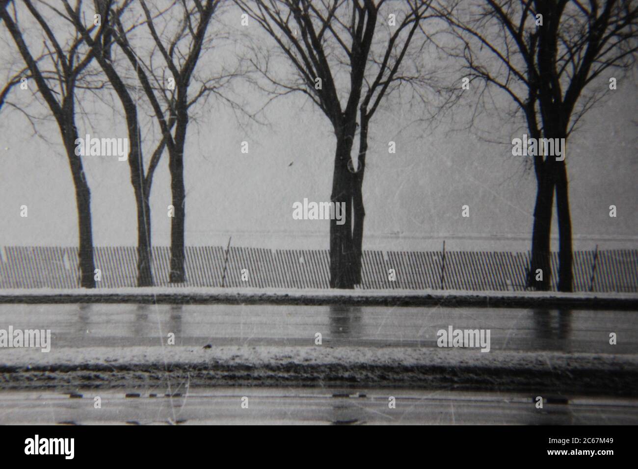 File:BLACK FAMILY ENJOYING THE SUMMER WEATHER AT CHICAGO'S 12TH STREET BEACH  ON LAKE MICHIGAN. FROM 1960 TO 1970 THE - NARA - 556297.jpg - Wikimedia  Commons