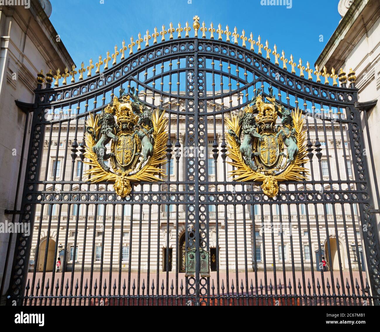 Main gate of Buckingham Palace, London Stock Photo