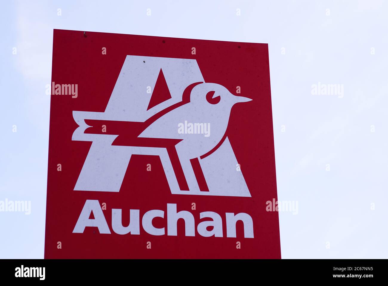 auchan logo high resolution stock photography and images alamy https www alamy com bordeaux aquitaine france 07 05 2020 auchan logo sign of french group of hypermarket image365276385 html