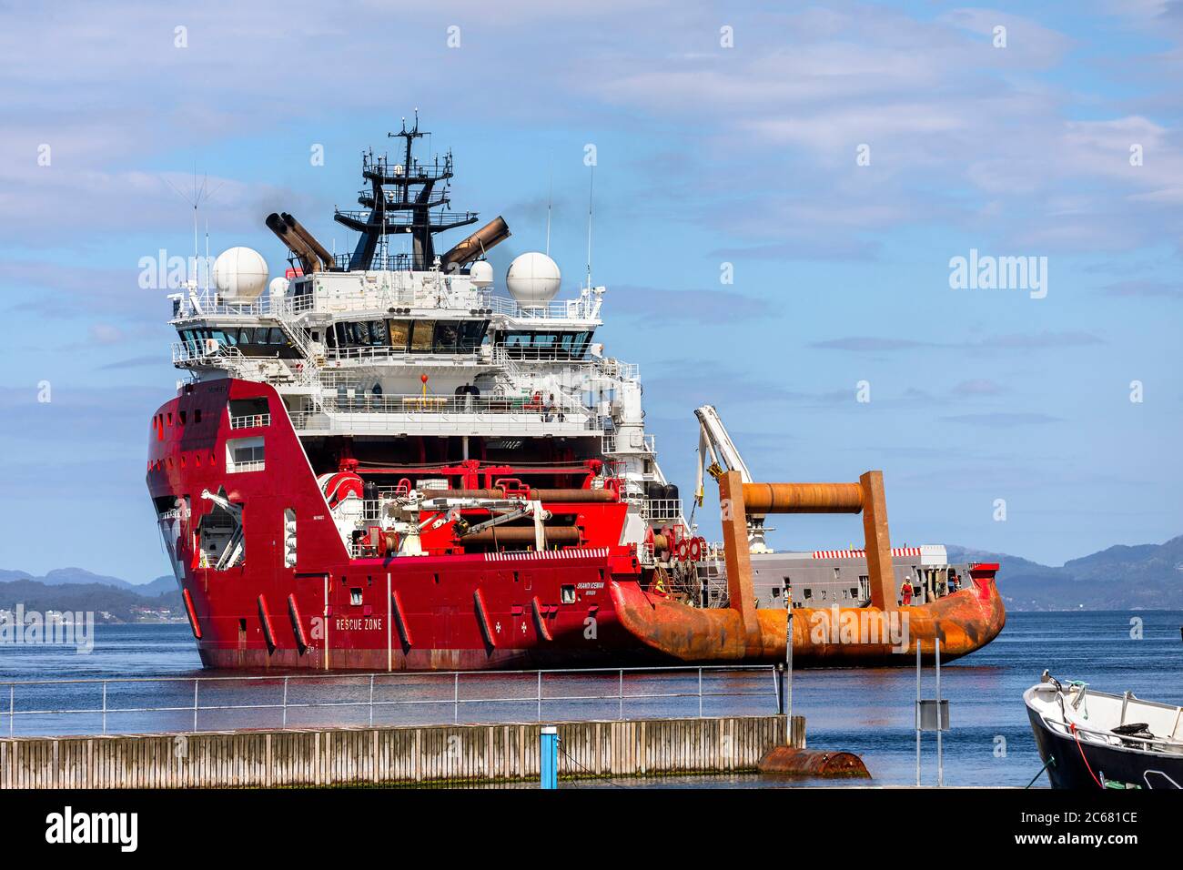 CD 邦楽 Offshore AHTS anchor handling tug supply vessel Skandi Iceman at 