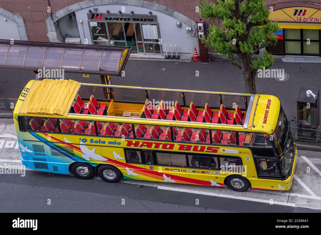 The popular Hato open deck sightseeing city tour bus, Tokyo, Japan Stock Photo