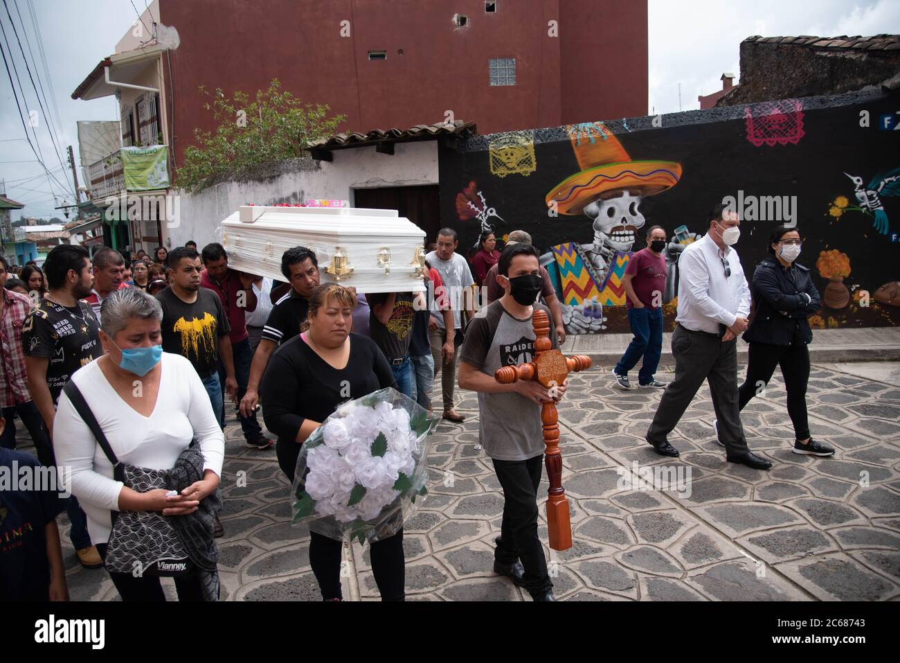 Naolinco, Veracruz, México. 7th July, 2020. Relatives and friends bid farewell to the remains of Reina Isabel MÃ¡rquez, a 12-year-old girl who was a victim of child femicide who was disappeared in recent days and for whom various search filters were activated in the state. The murder occurred in Naolinco Veracruz, very close to the state capital where his remains were buried today. Credit: Hector Adolfo Quintanar Perez/ZUMA Wire/Alamy Live News Stock Photo