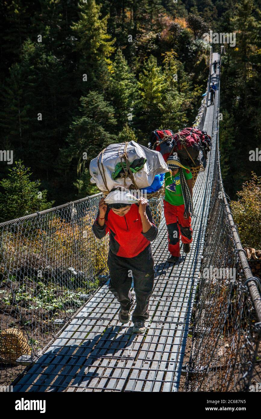 Climbing mount everest gear hi-res stock photography and images - Alamy