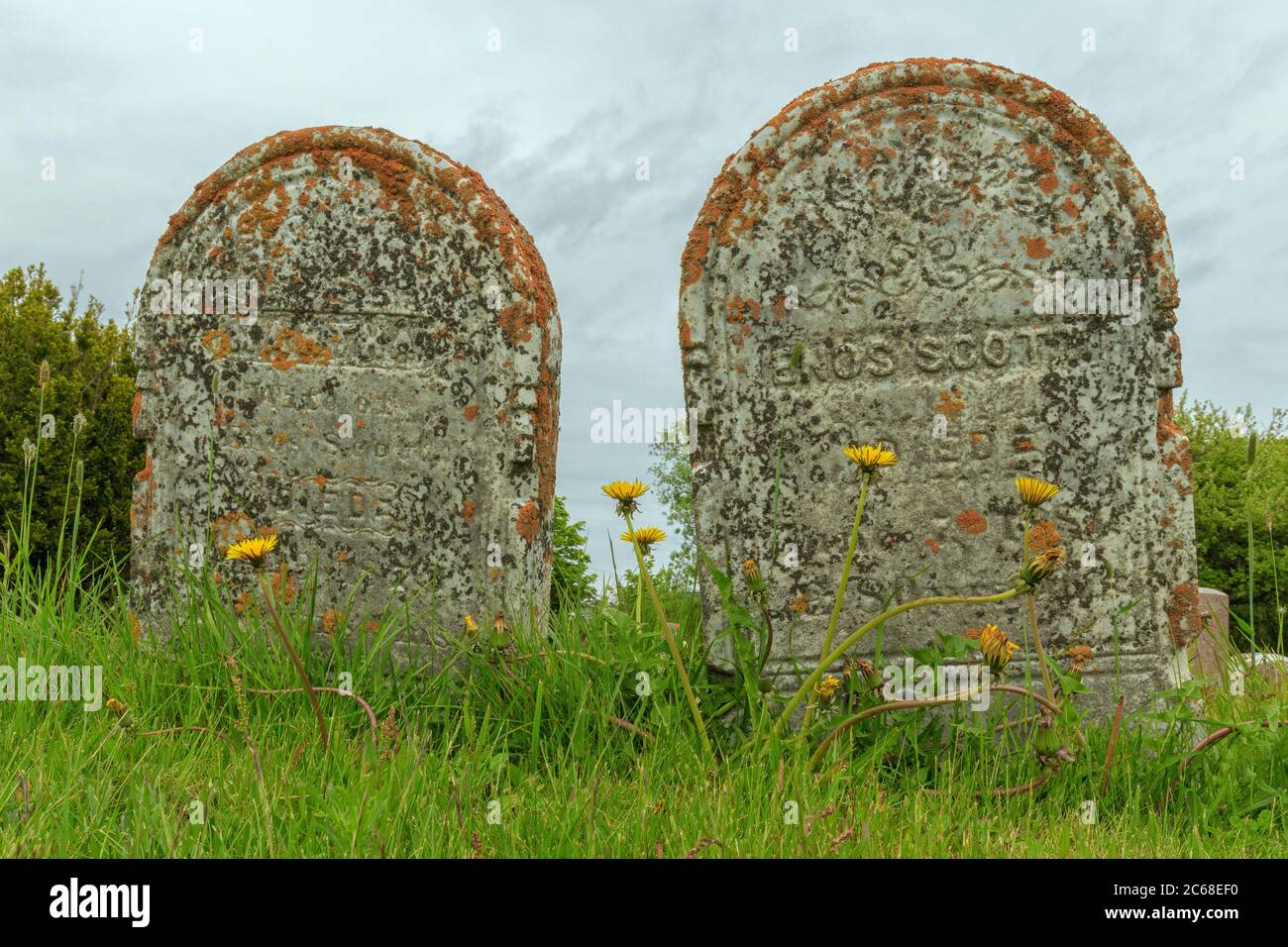 Very old headstones hi-res stock photography and images - Alamy