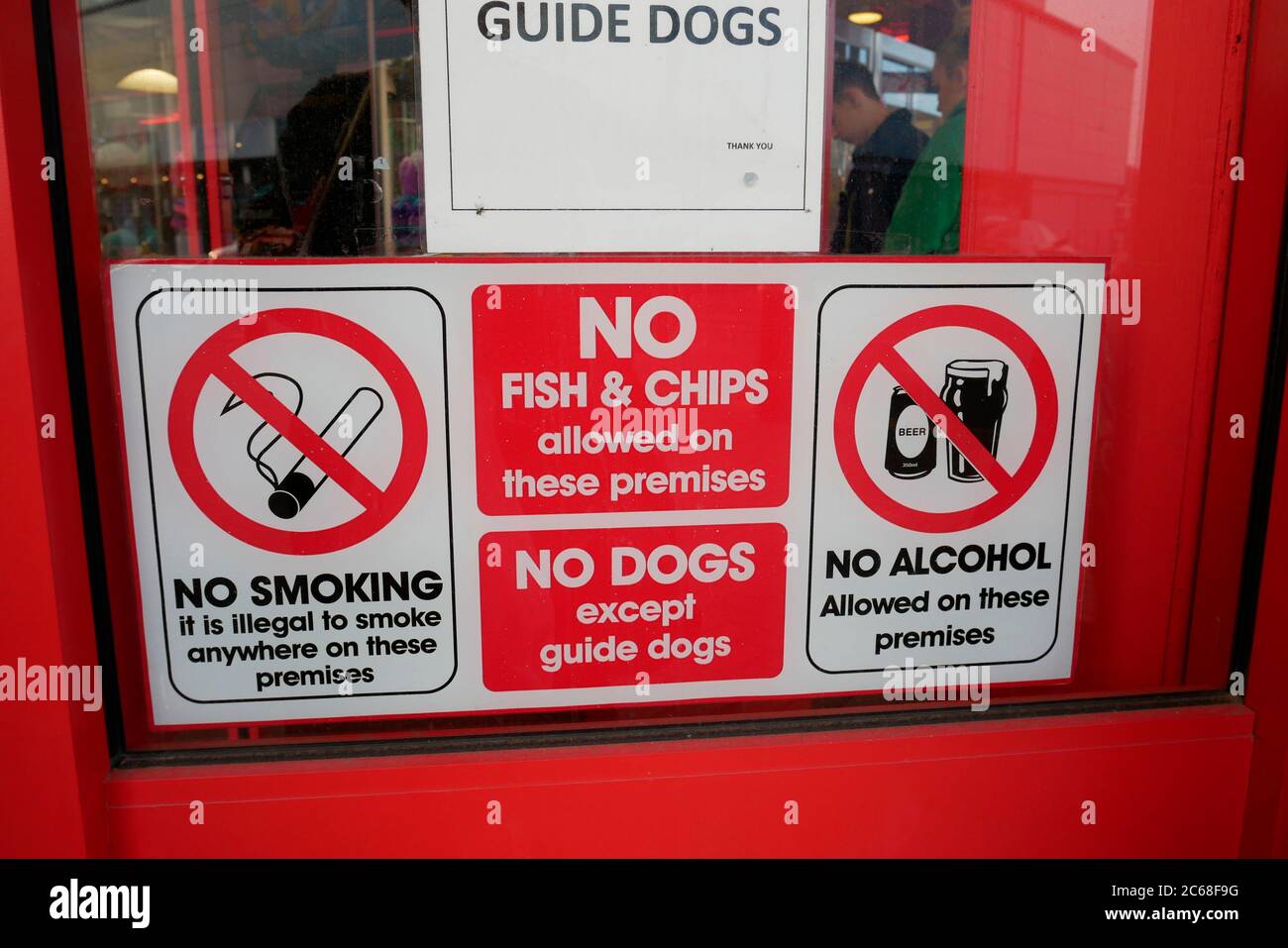Sign saying NO to the usual things,but with the singular addition of fish & chips, no smoking, no alcohol, no dogs, food allowed, but not fish-n-chips Stock Photo
