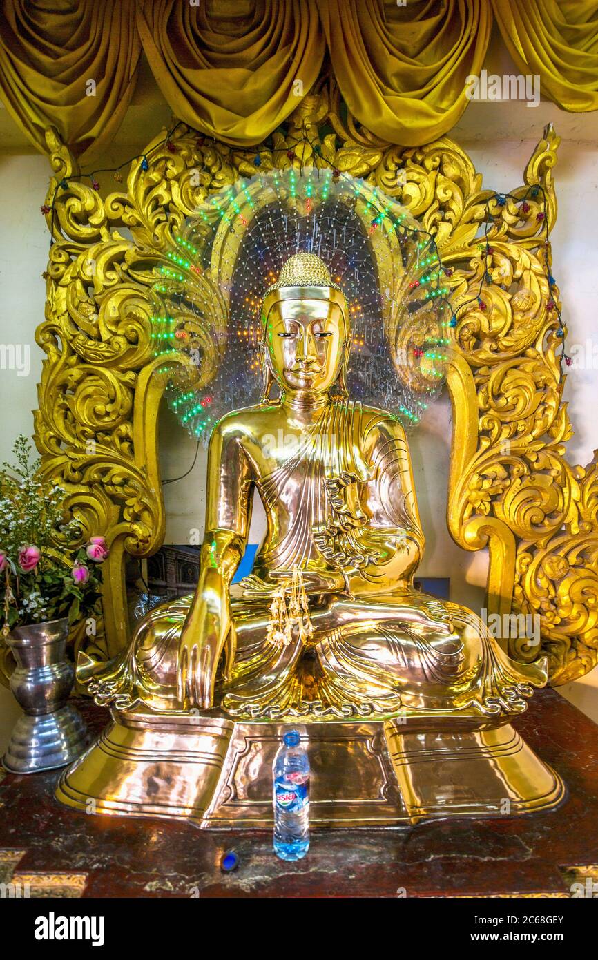 Gold Buddha, Shwedagon Pagoda, Yangon, Myanmar Stock Photo