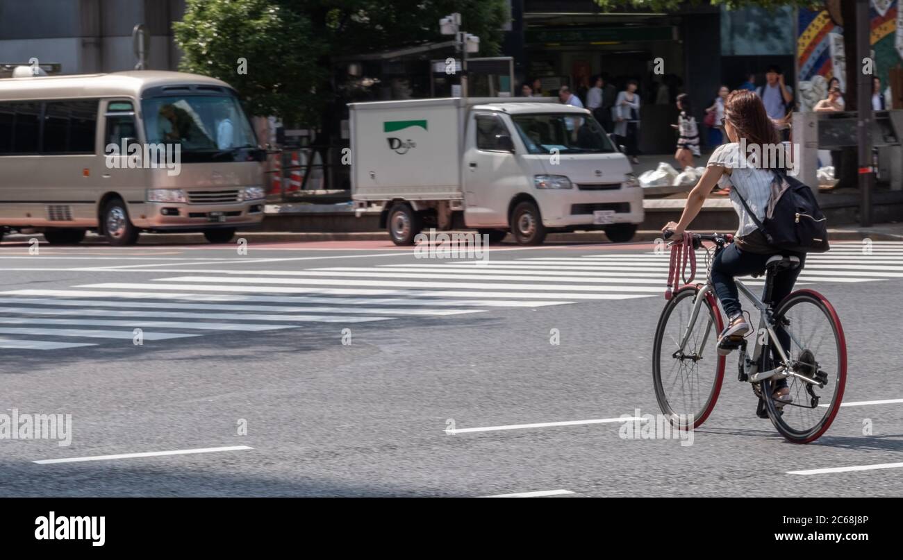 Tokyo bike woman hi-res stock photography and images - Alamy