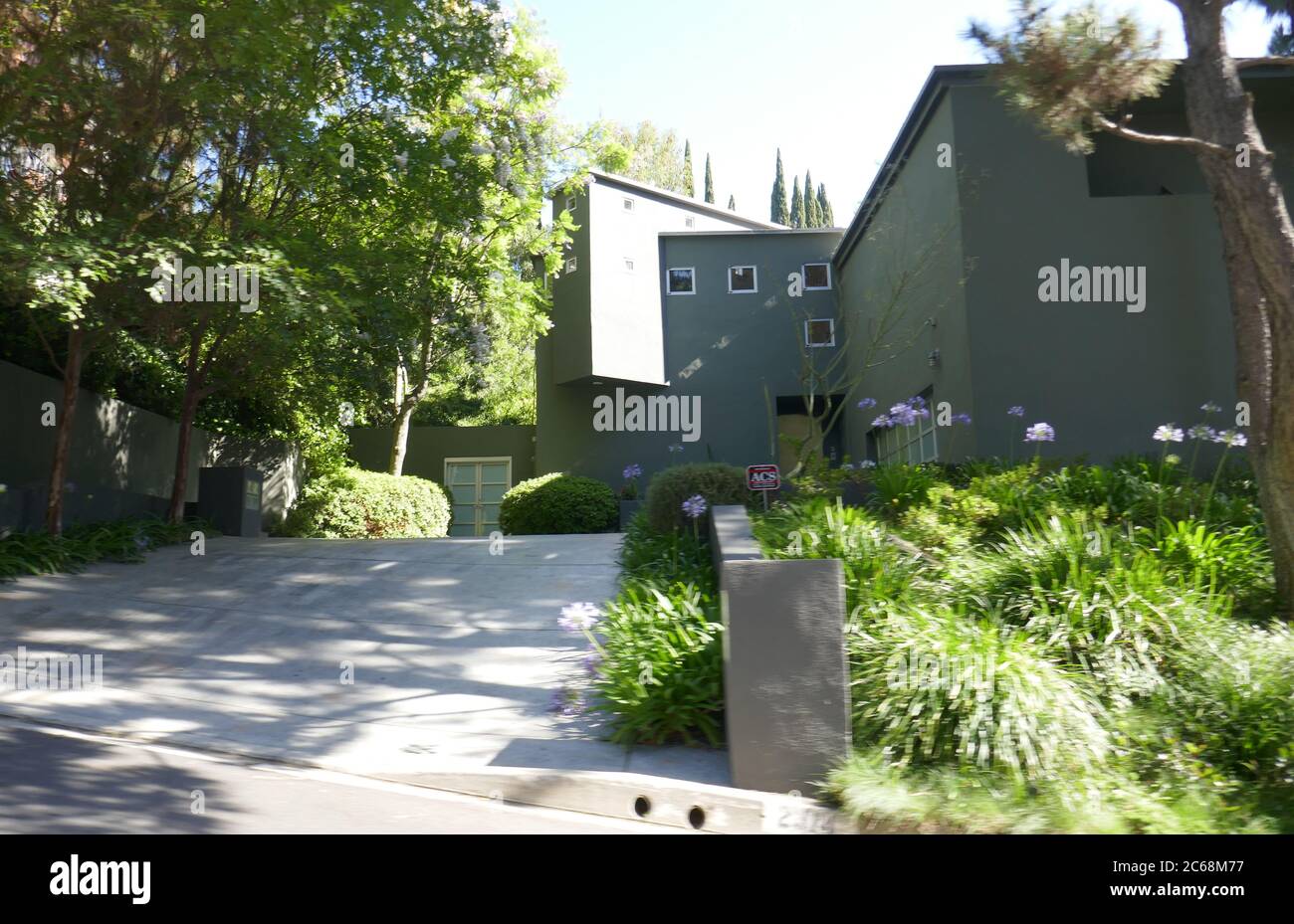 Beverly Hills, California, USA 7th July 2020 A general view of atmosphere of JFK's former mistress Judith Campbell's former home at 2314 San Ysidro Drive in Beverly Hills, California, USA. Photo by Barry King/Alamy Stock Photo Stock Photo