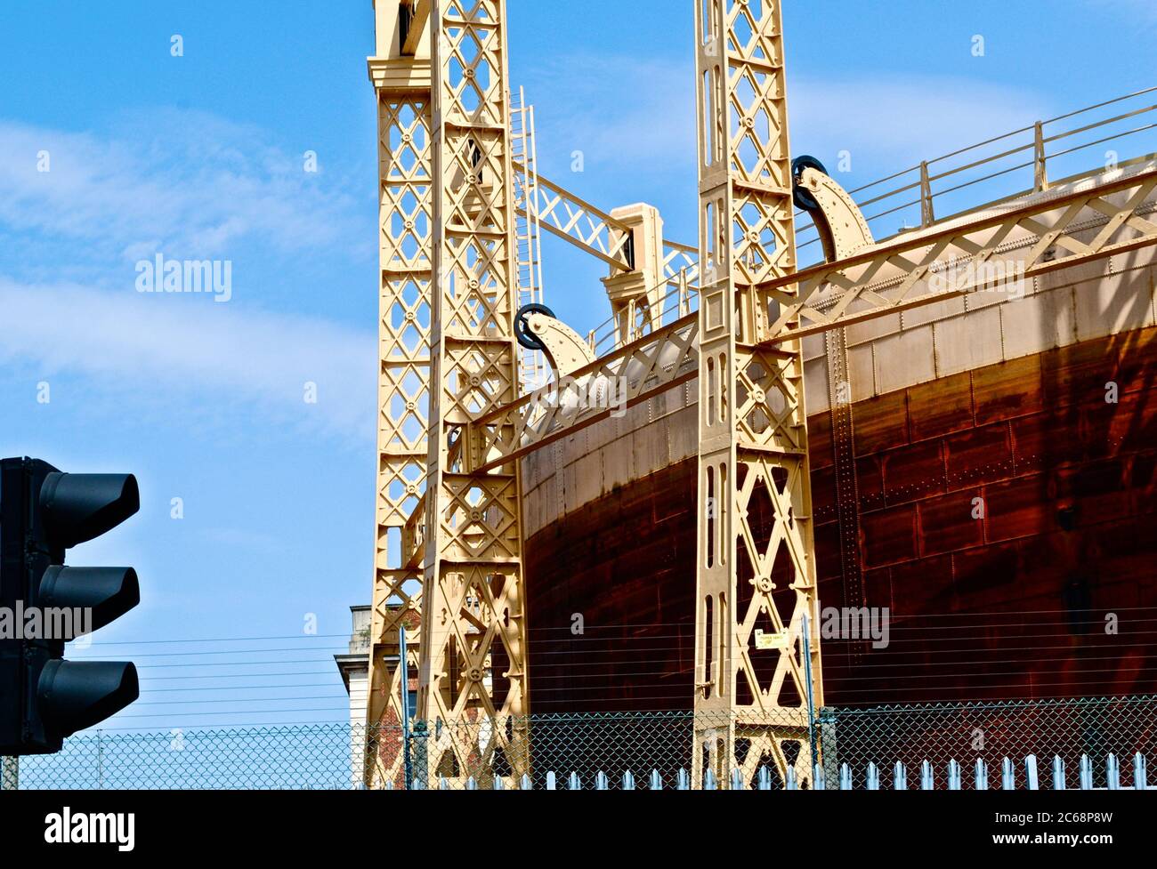 Gas holder hires stock photography and images Alamy