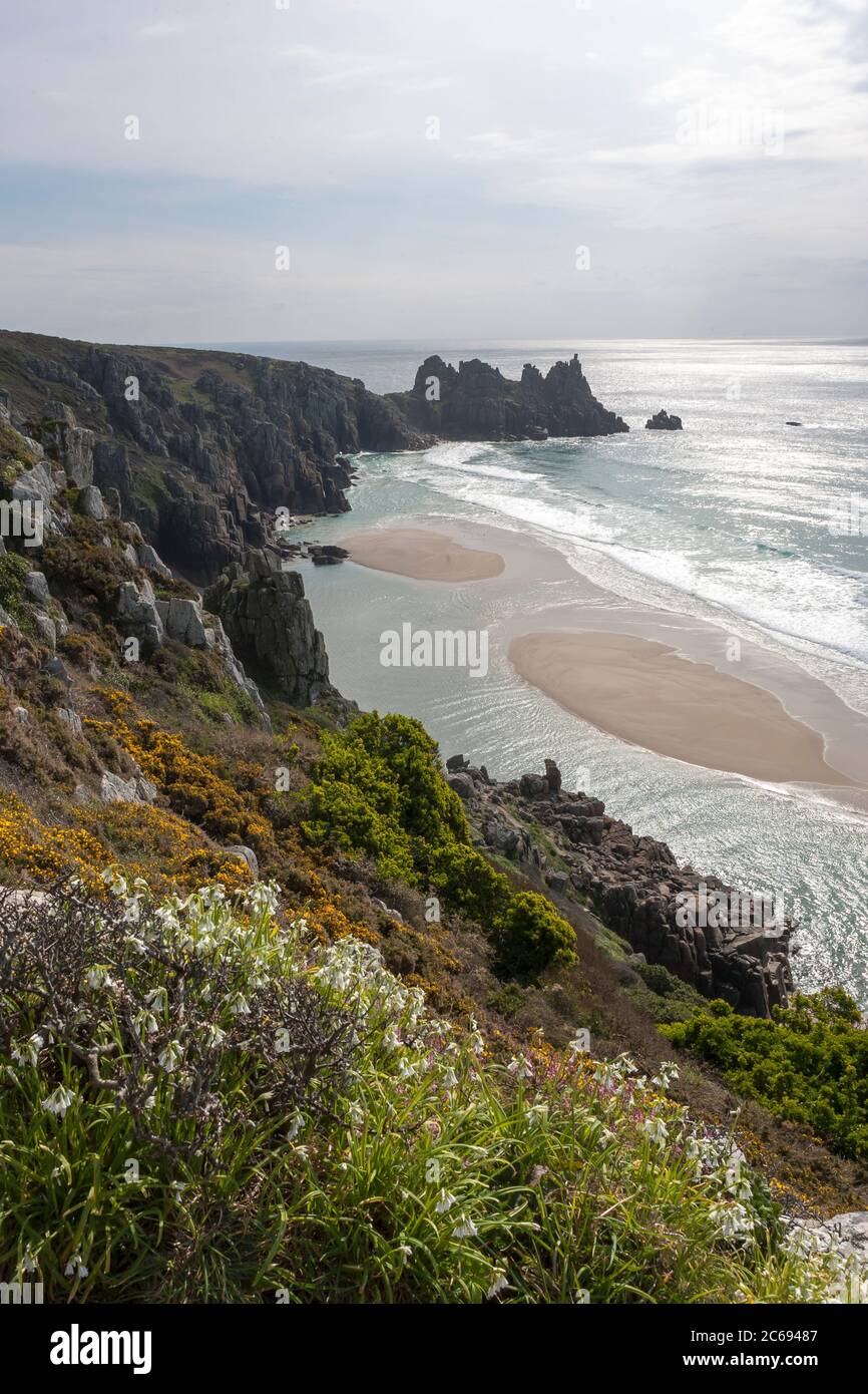 Pedn Vounder Beach and Treryn Dinas, Penwith Peninsula, West Cornwall, UK, in early Spring Stock Photo