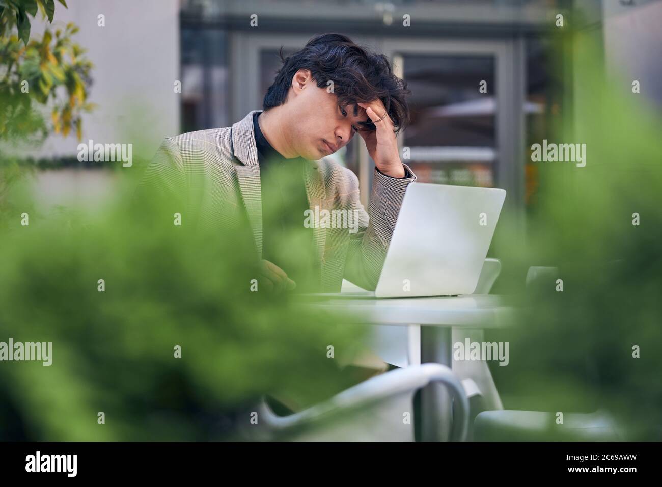 Man screen tired hi-res stock photography and images - Alamy