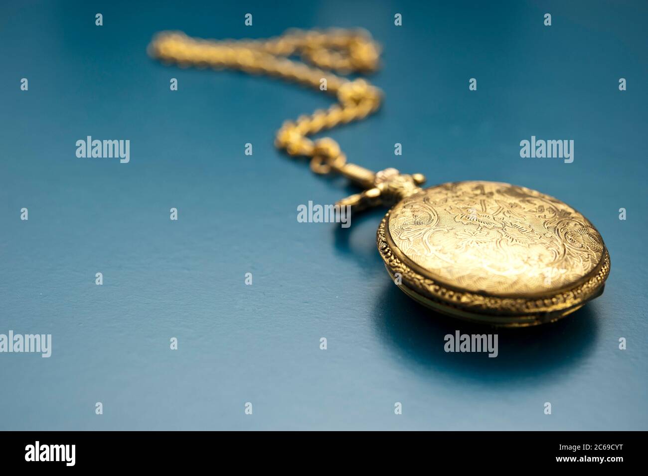 Pocket watch case hires stock photography and images Alamy