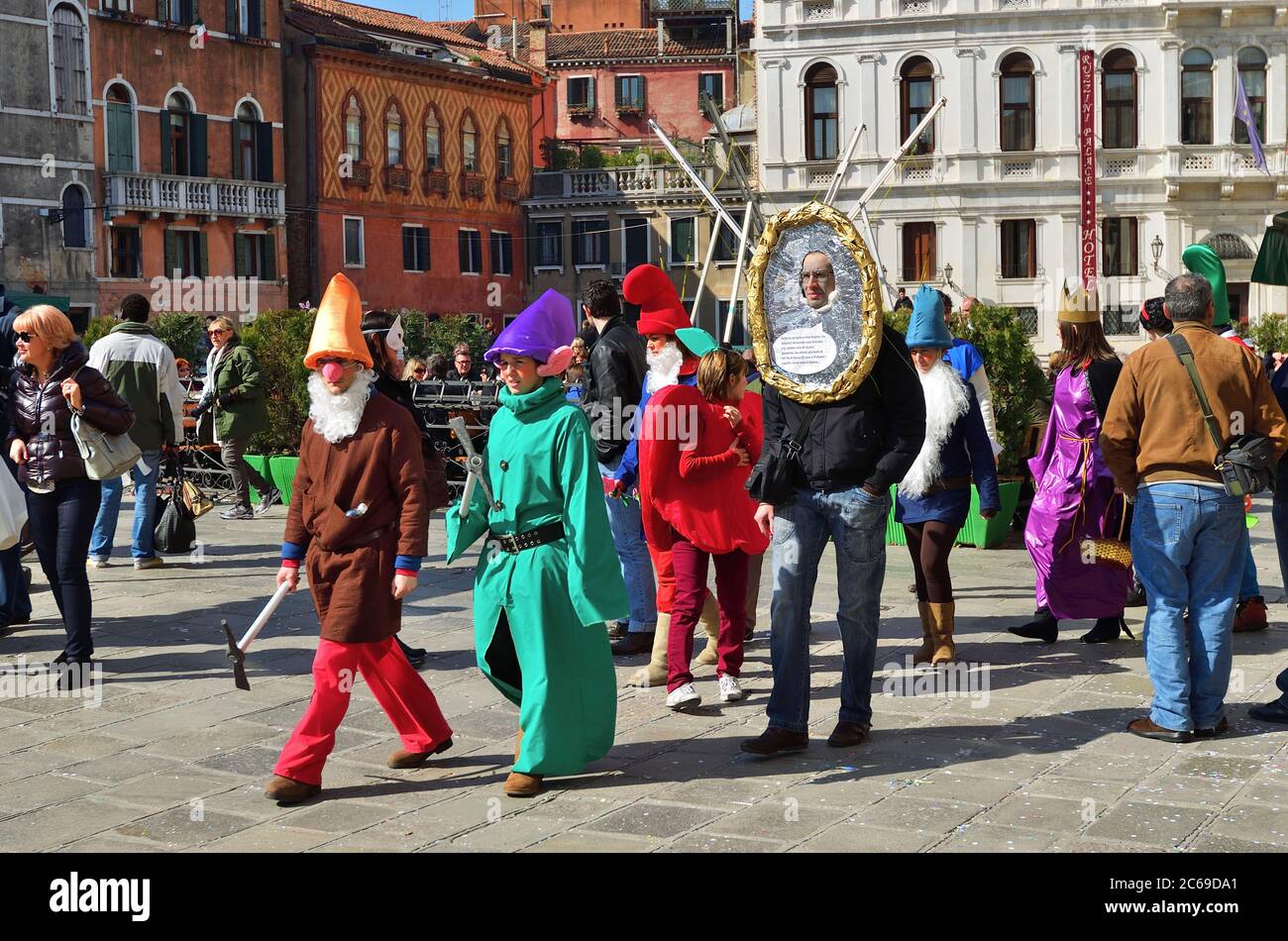 costumes mariés