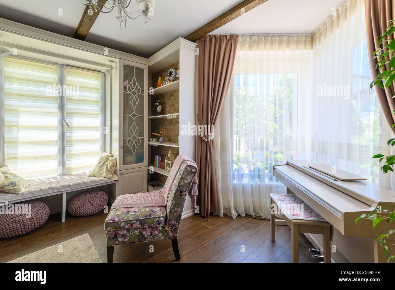 Classic brown and white living room interior Stock Photo - Alamy