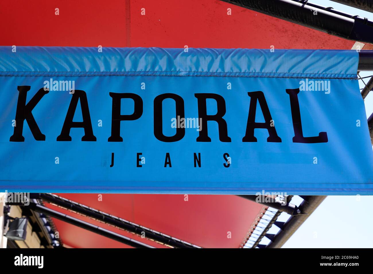 Bordeaux , Aquitaine / France - 07 06 2020 : Kaporal jeans logo and text  sign on shop flag front of fashion store Stock Photo - Alamy
