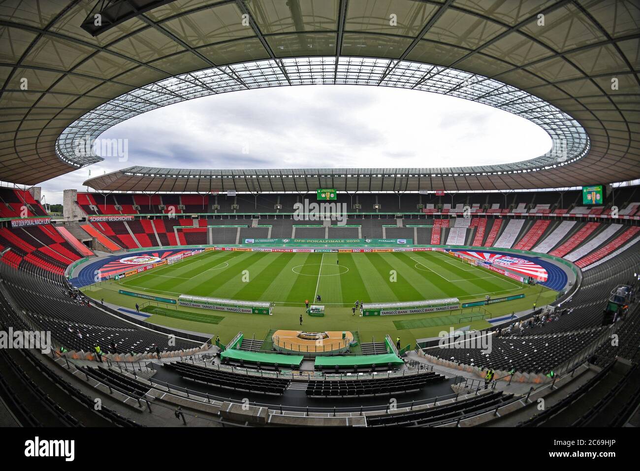 City Of Berlin, Deutschland. 04th July, 2020. firo Football, soccer: Cup final: season 2019/2020, 04.07.2020 DFB-Pokal final of men Bayer Leverkusen - FC Bayern Munich, Muenchen. Overview, stadium, ghost finale, without spectators, Olympiastadion Berlin Credit: Matthias Koch/POOL/via firosportphoto For journalistic purposes only! Only for editorial use! | usage worldwide/dpa/Alamy Live News Stock Photo