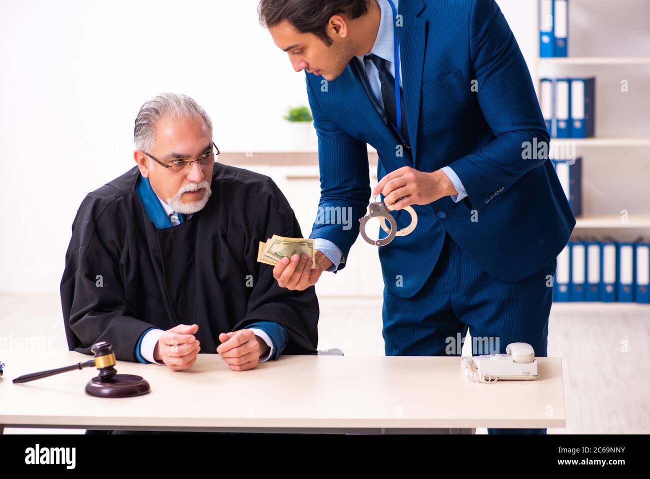 Suspect handcuffed police courtroom hi-res stock photography and images ...