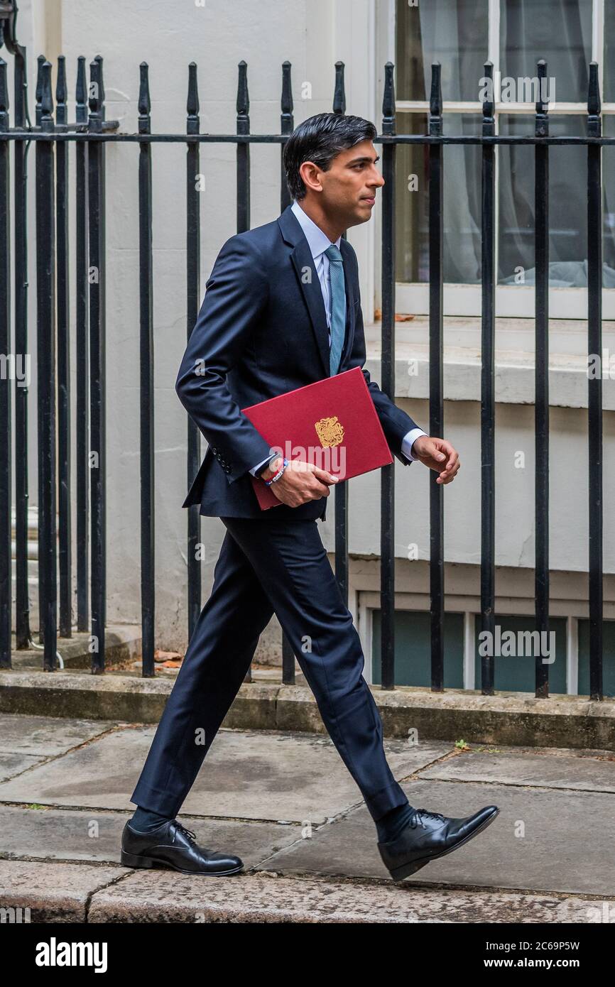 London, UK. 08th July, 2020. Chancellor, Rishi Sunak leaves No.11 Downing Street, to deliver a summer economic update in a statement to Parliament. It will not be a Budget but more like the Spending Review. Credit: Guy Bell/Alamy Live News Stock Photo