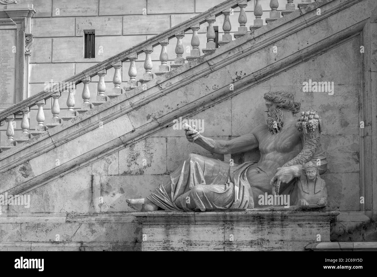 Fountain of the goddess of rome Black and White Stock Photos & Images ...