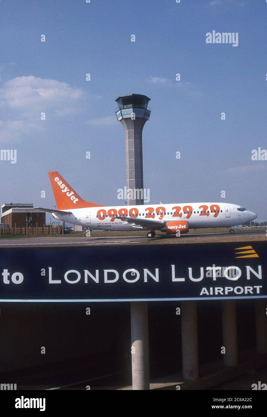 LONDON LUTON AIRPORT AND EASYJET BOEING 737. Stock Photo