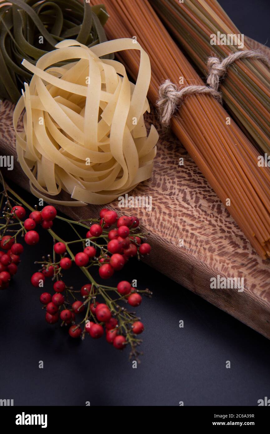 https://c8.alamy.com/comp/2C6A39R/long-brown-pasta-and-pasta-with-different-shapes-and-colors-with-a-bowl-of-pepper-2C6A39R.jpg