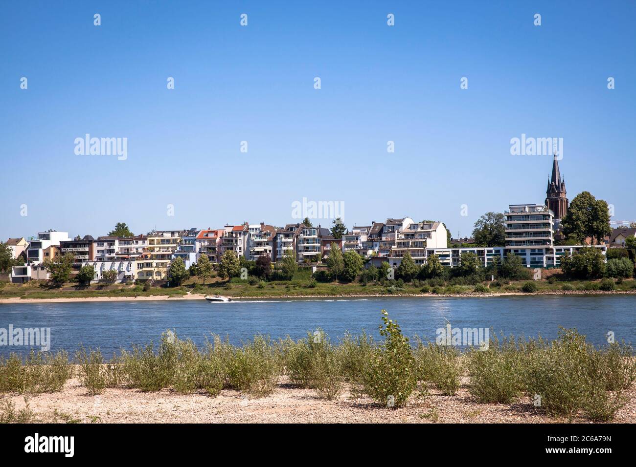 view from the banks of the river Rhine in the district Rodenkirchen-Weiss to Porz-Ensen, Cologne, Germany.  Blick vom Weisser Rheinbogen in Rodenkirch Stock Photo