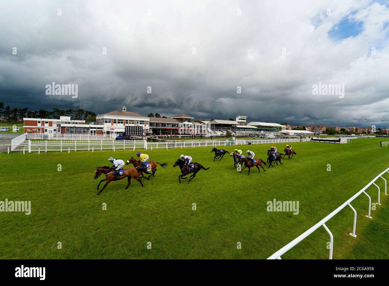 Stratford Races Stratford racecourse general view hi-res stock photography and images ...