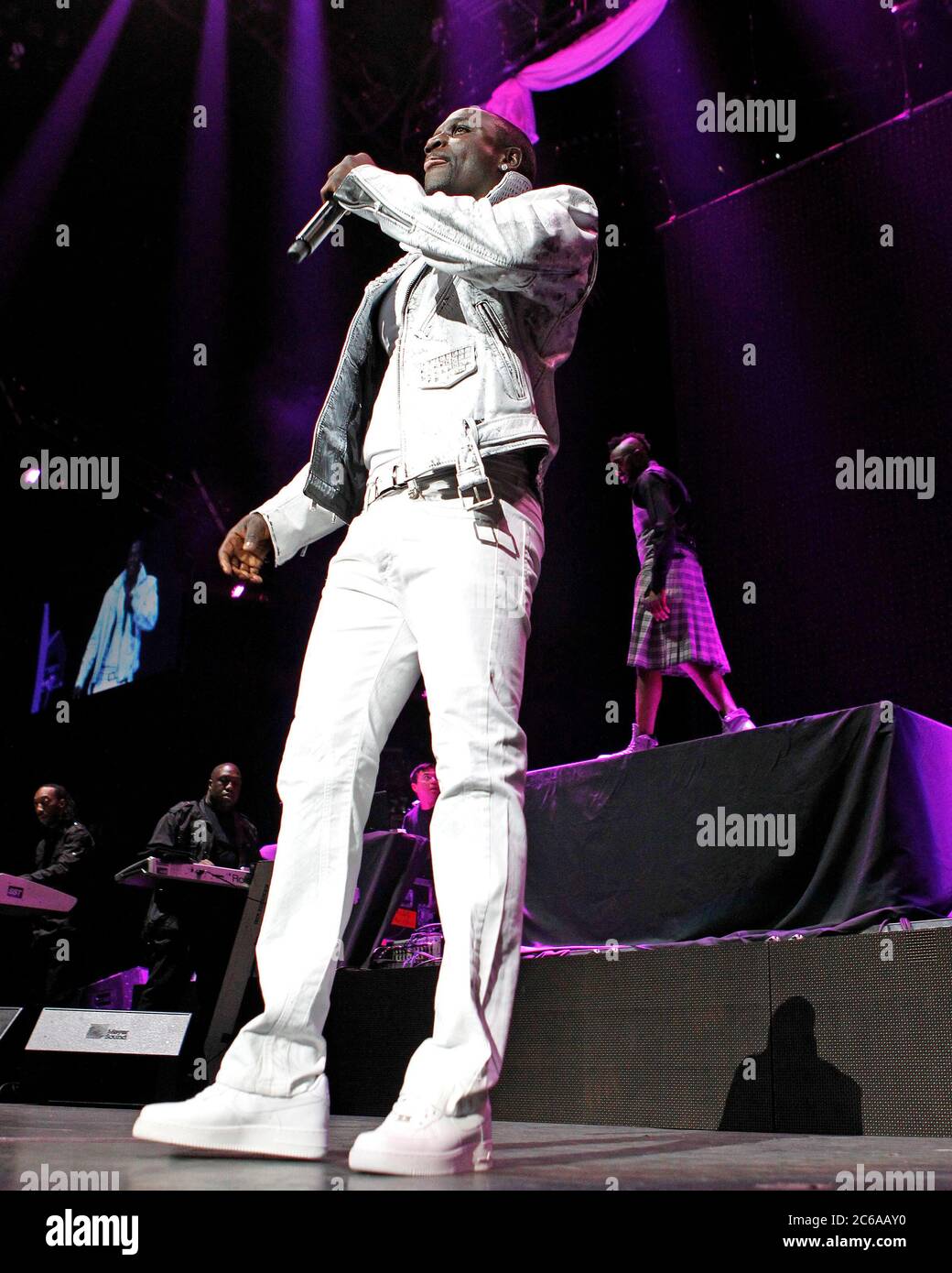 R & B male vocalist Akon opens for Usher at the BankAtlantic Center in ...