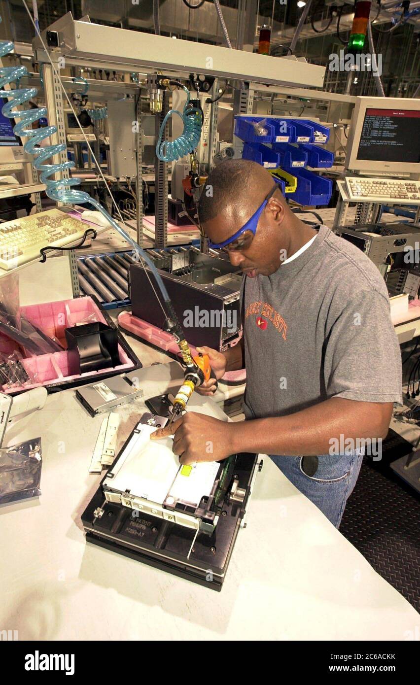 Austin, Texas USA, 13JUL00 Server manufacturing process at Dell
