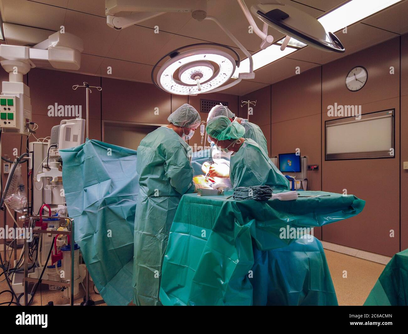 an abdominal operation is performed in an operating theatre Stock Photo ...