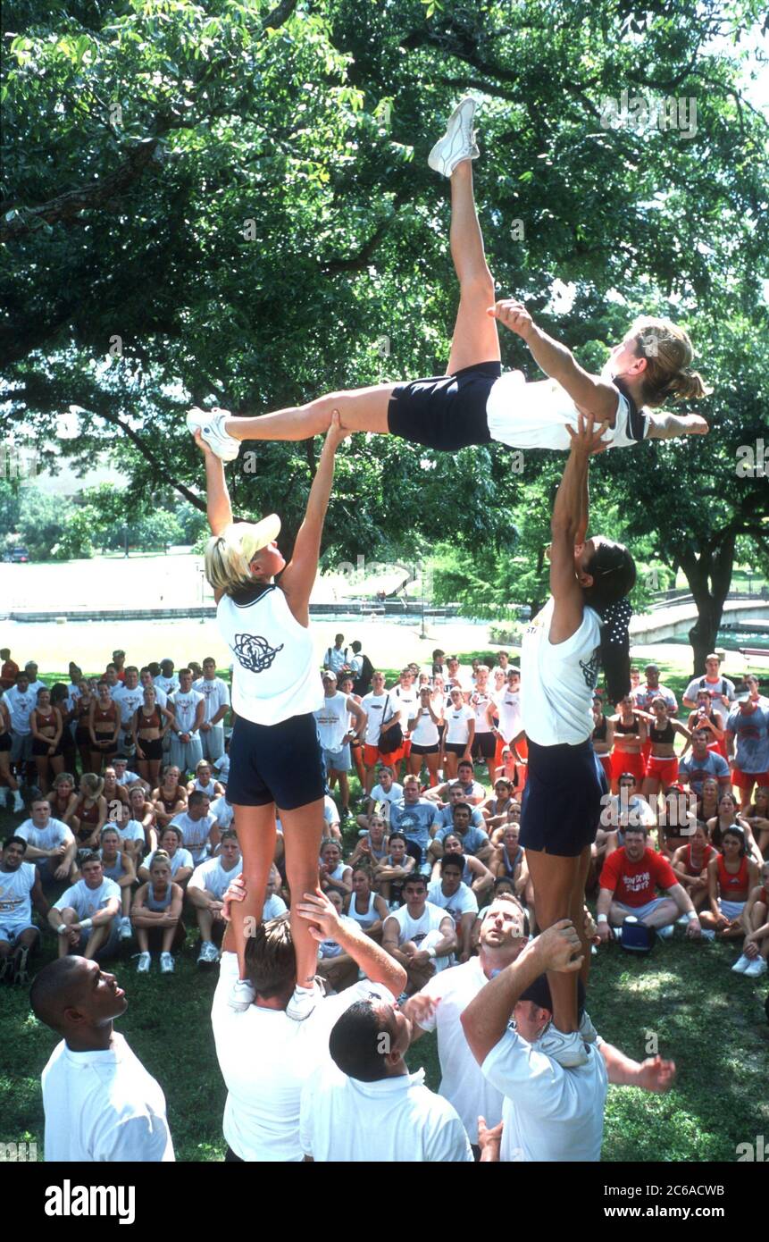 Cheerleading stunt hi-res stock photography and images - Alamy